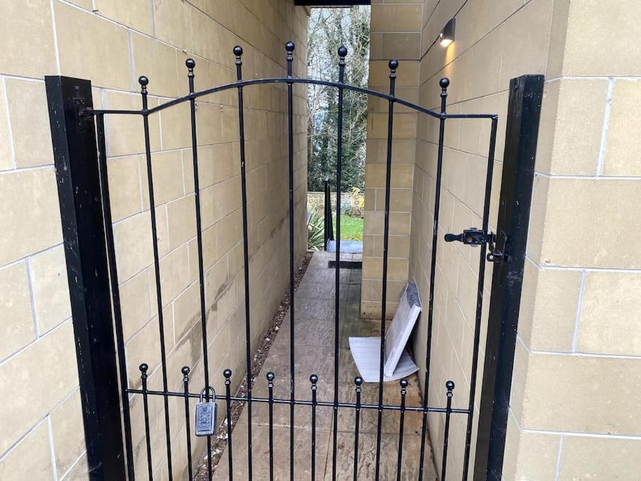 The Retreat, Luxury Studio Apartment In Bath With Parking Exterior photo